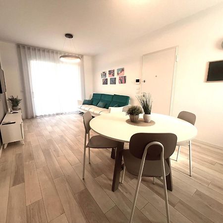 Sun Beach Residence Con Piscina - Piazza Brescia - Adria Holiday Jesolo - Family Apartments المظهر الخارجي الصورة