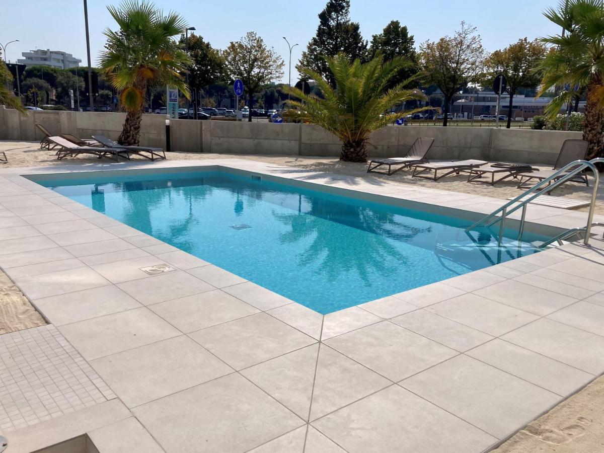 Sun Beach Residence Con Piscina - Piazza Brescia - Adria Holiday Jesolo - Family Apartments المظهر الخارجي الصورة