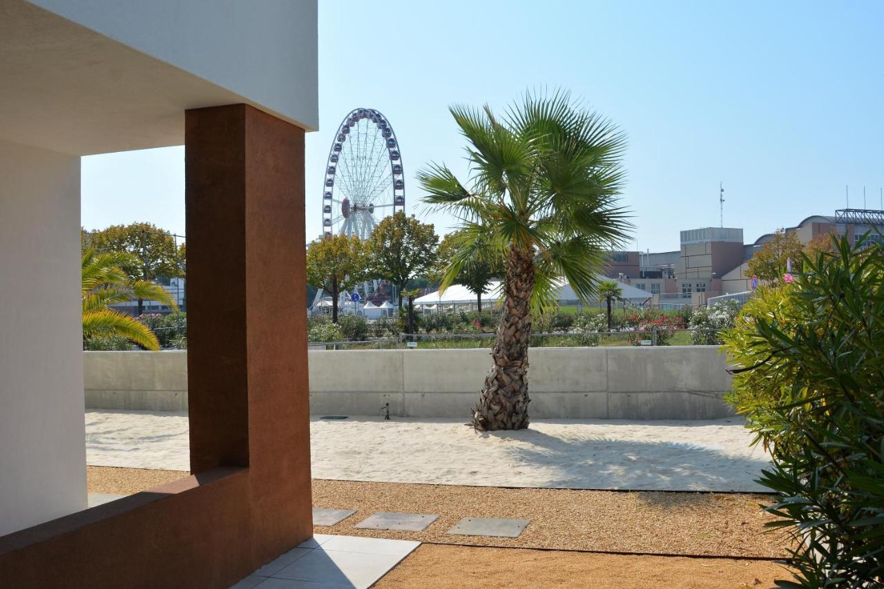 Sun Beach Residence Con Piscina - Piazza Brescia - Adria Holiday Jesolo - Family Apartments المظهر الخارجي الصورة